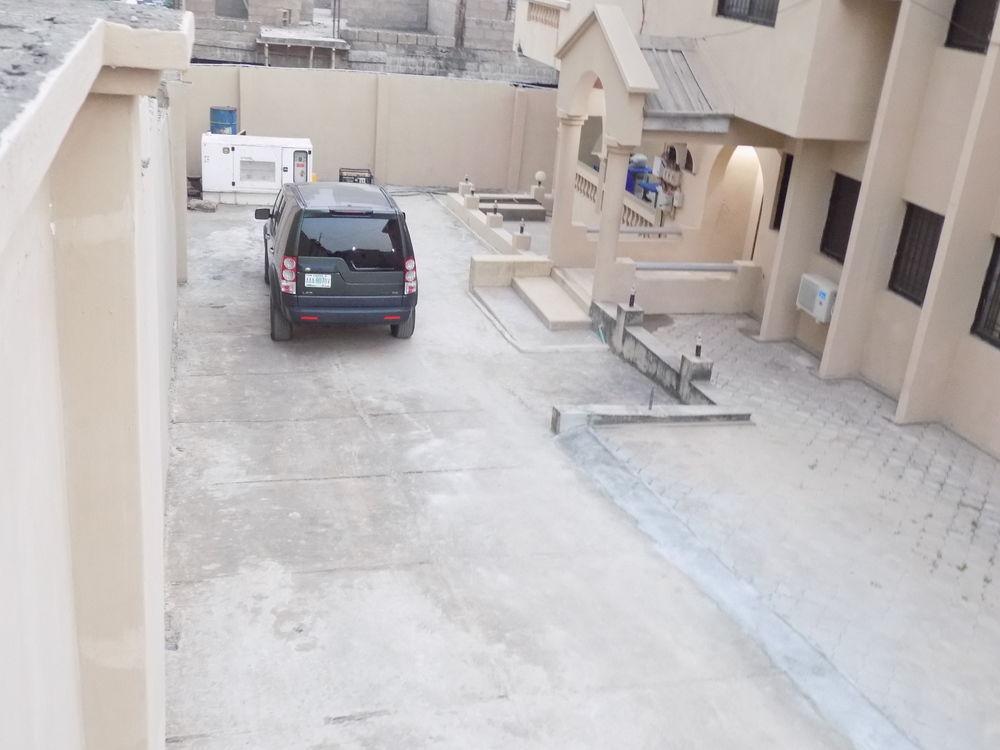 Posh Apartments And Hotel Ikeja Buitenkant foto