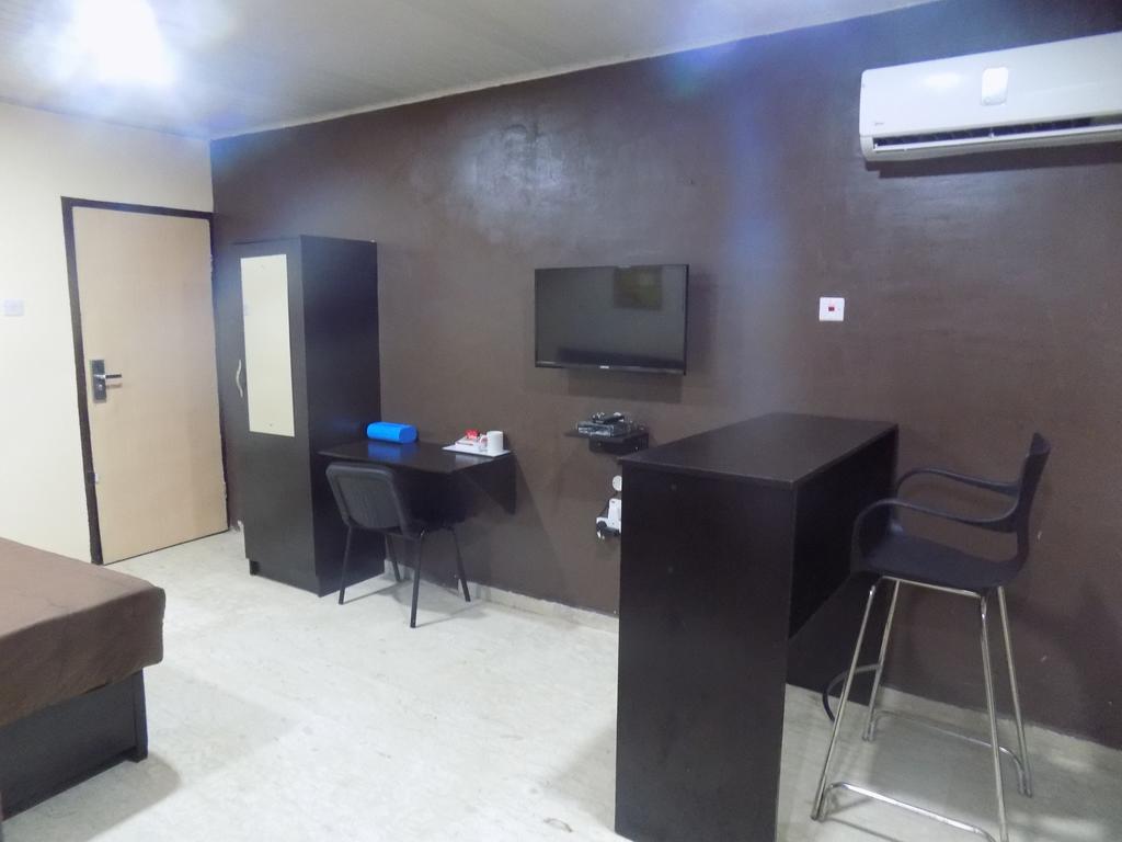 Posh Apartments And Hotel Ikeja Buitenkant foto