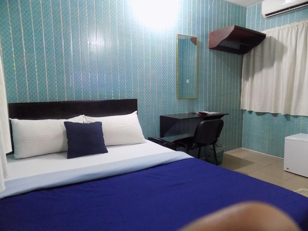 Posh Apartments And Hotel Ikeja Buitenkant foto