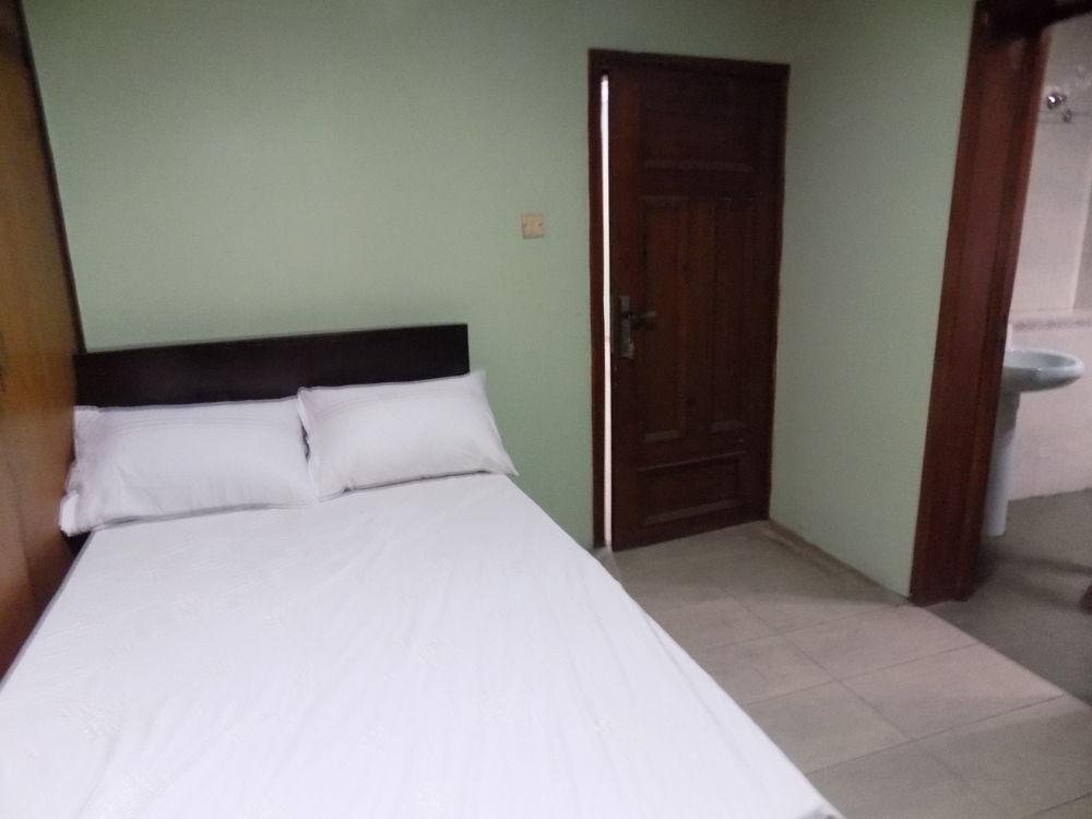 Posh Apartments And Hotel Ikeja Buitenkant foto
