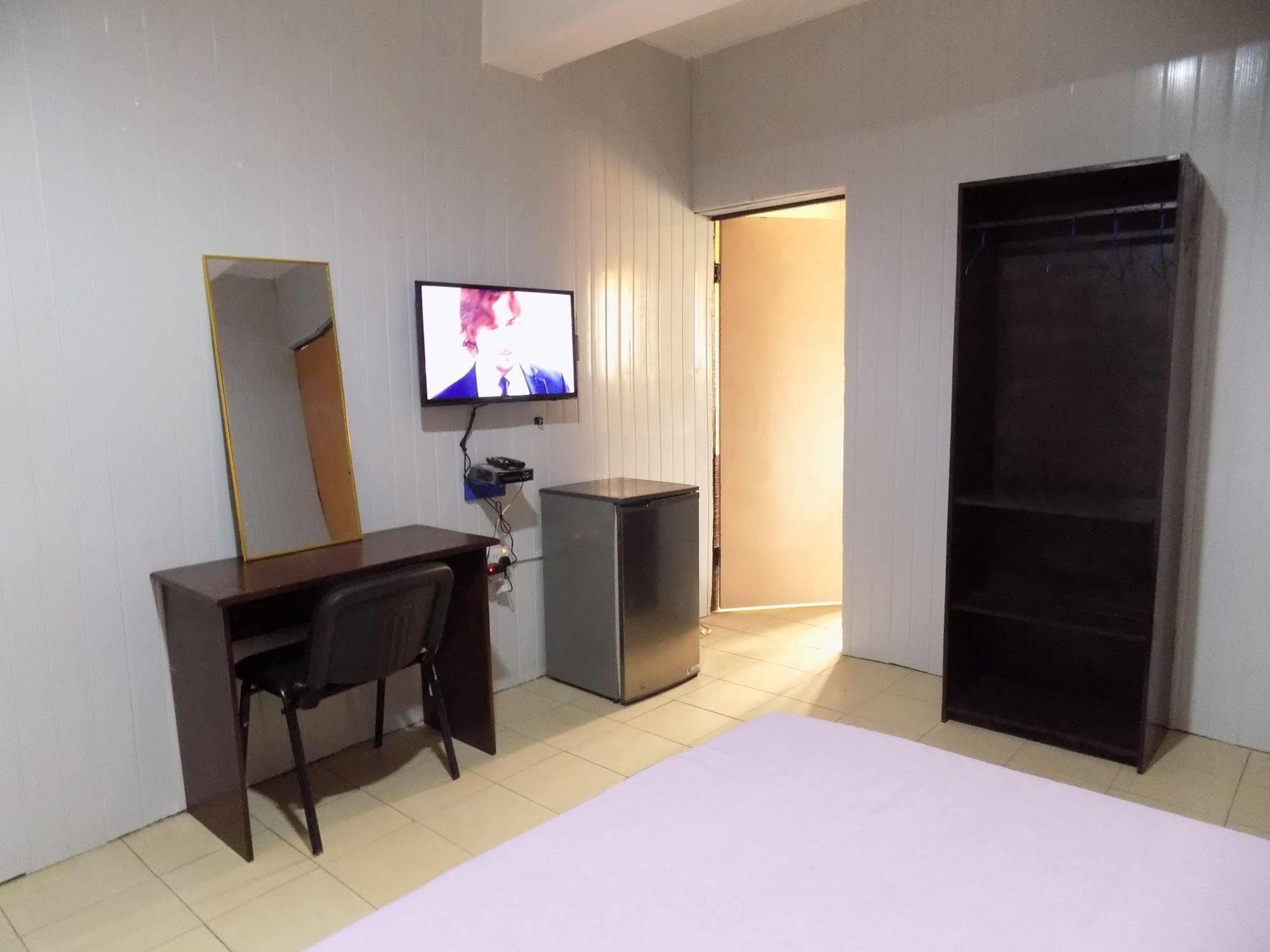 Posh Apartments And Hotel Ikeja Buitenkant foto