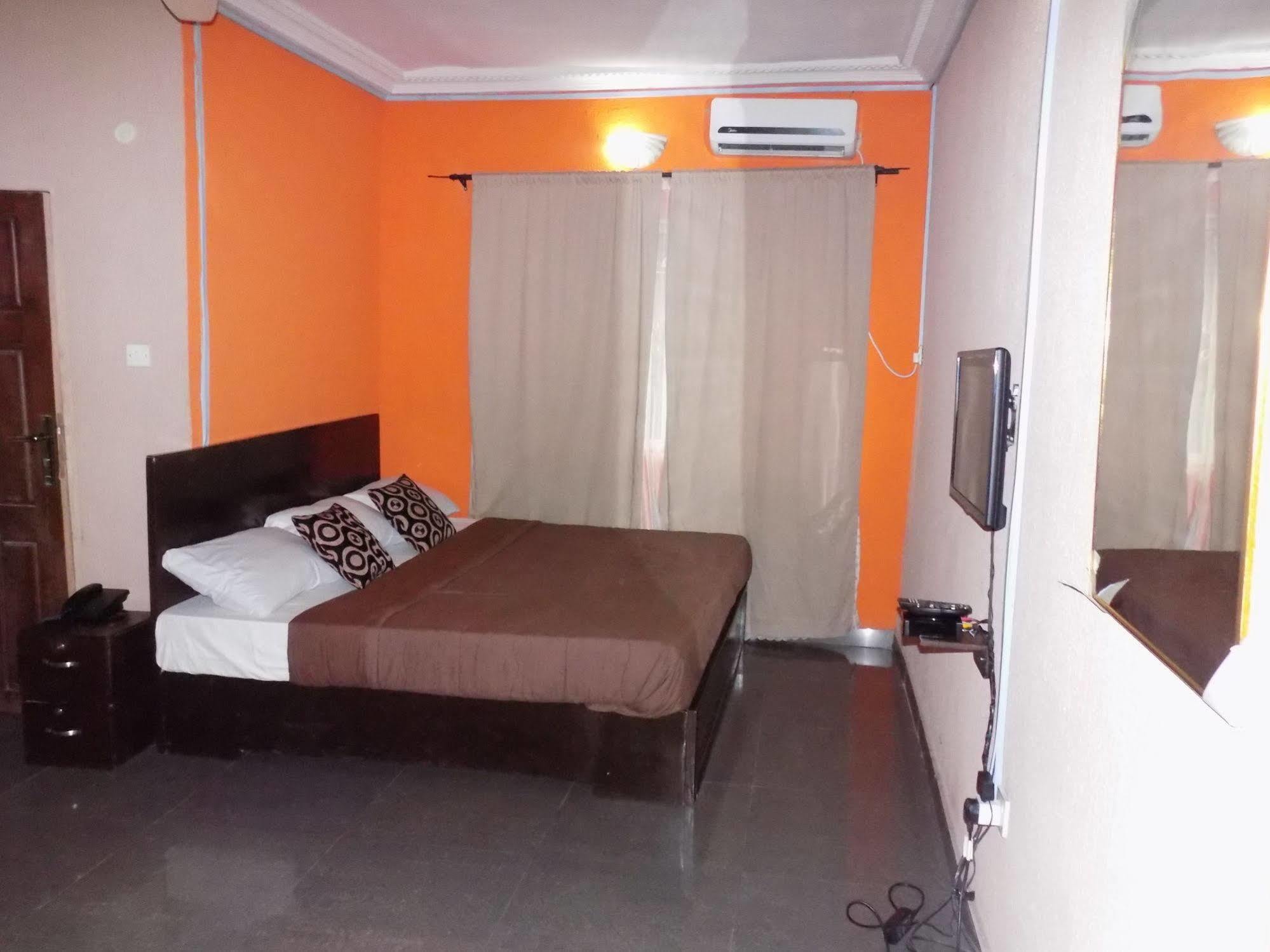 Posh Apartments And Hotel Ikeja Buitenkant foto