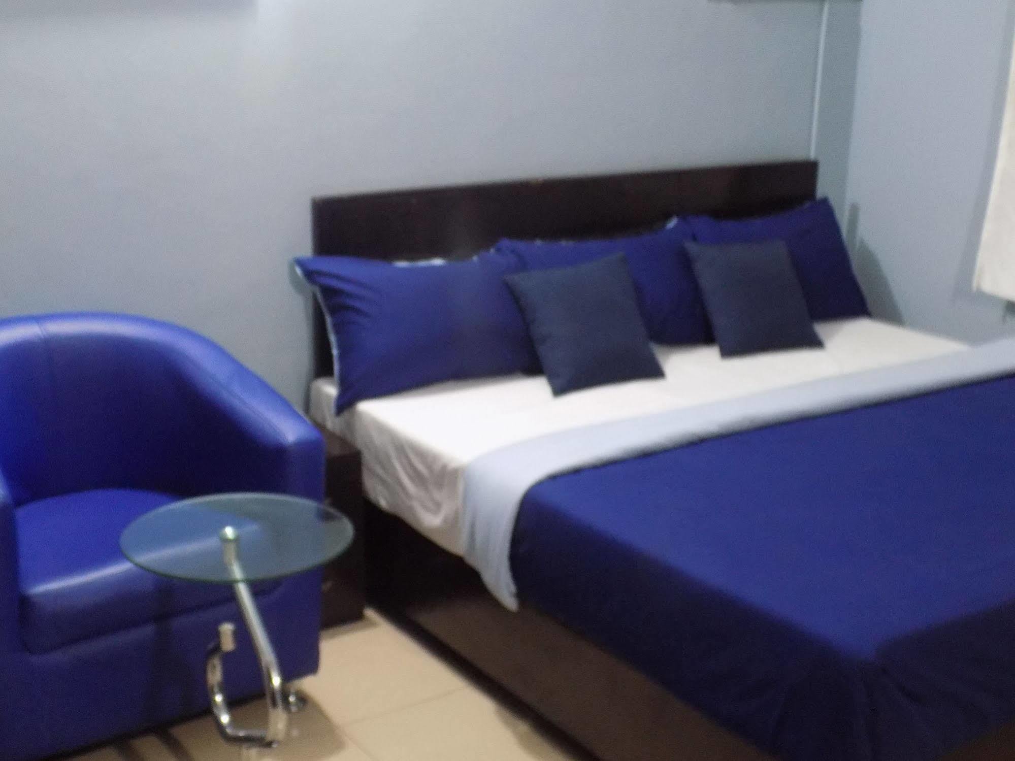 Posh Apartments And Hotel Ikeja Buitenkant foto