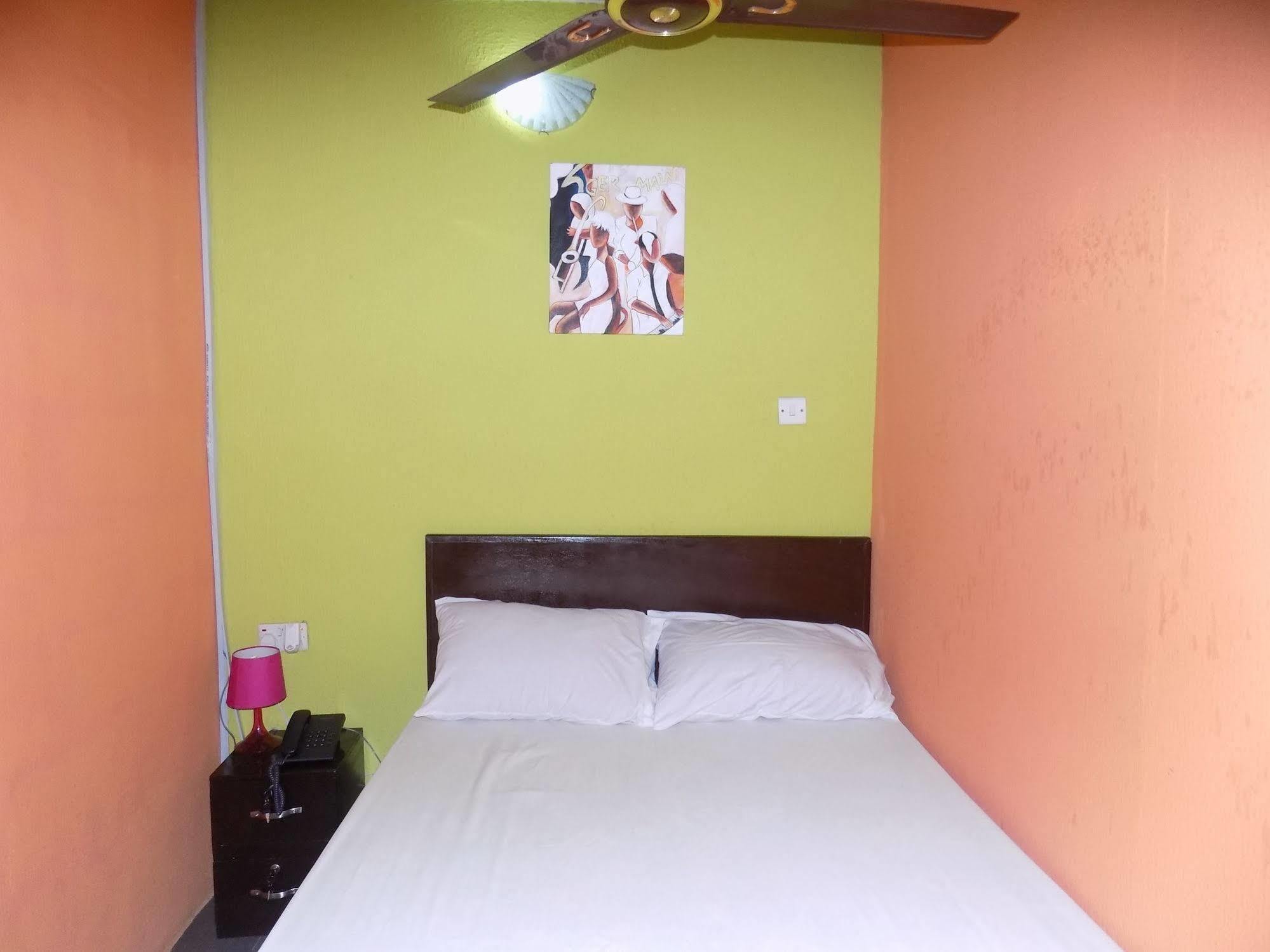 Posh Apartments And Hotel Ikeja Buitenkant foto
