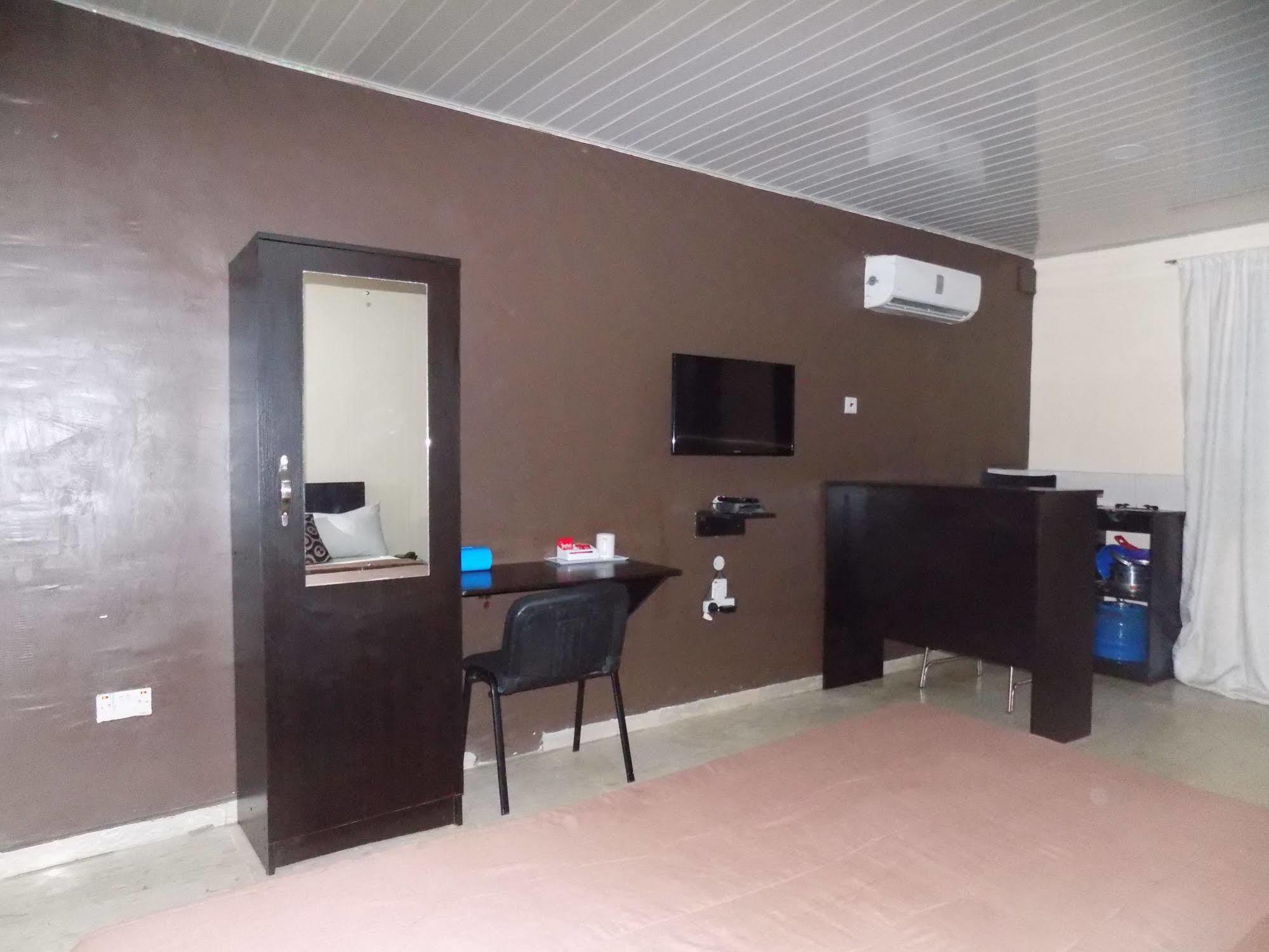 Posh Apartments And Hotel Ikeja Buitenkant foto